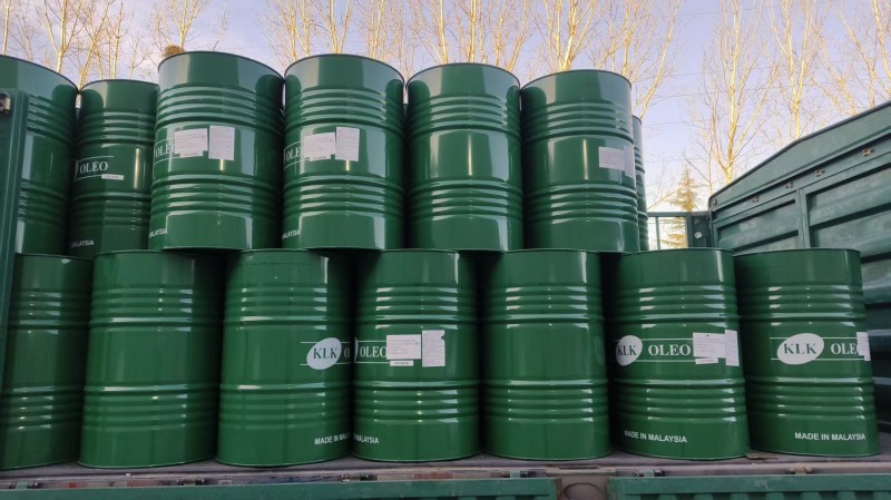 KLK甘油發(fā)貨現(xiàn)場.jpg KLK甘油發(fā)貨現(xiàn)場.jpg